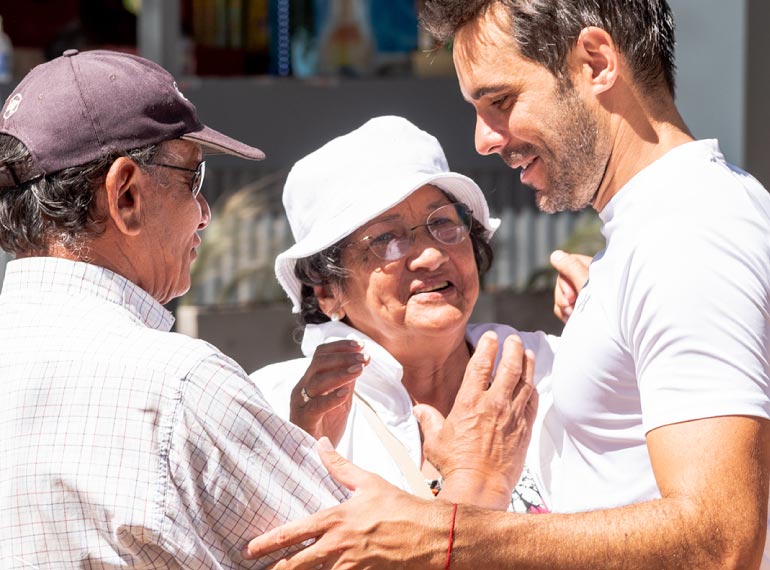 con vecinos